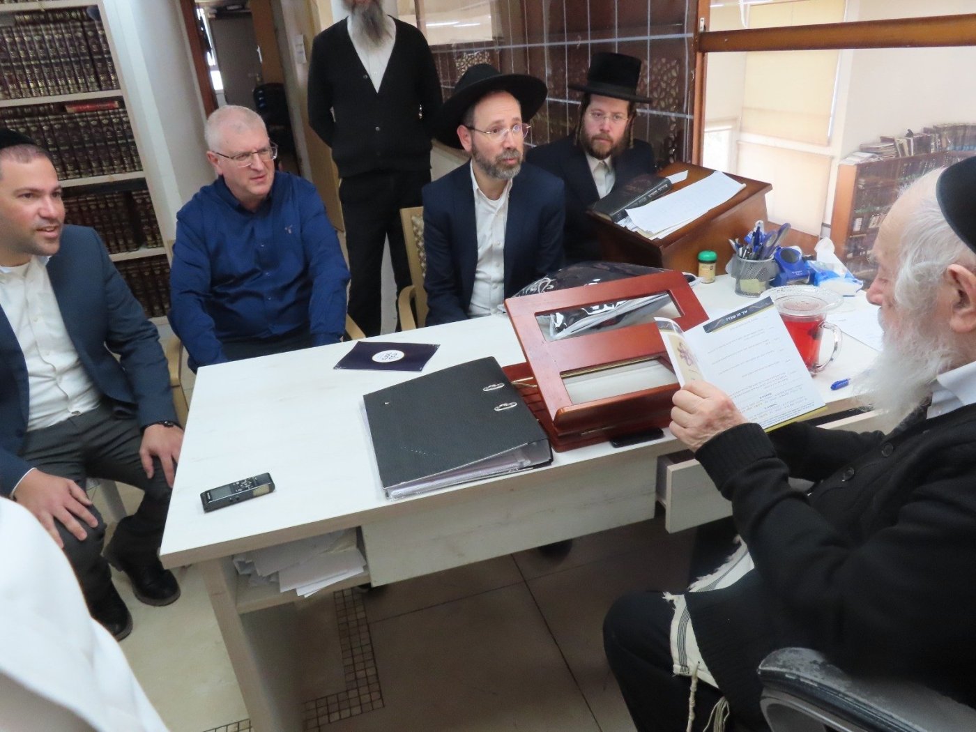 שלח לחמך 