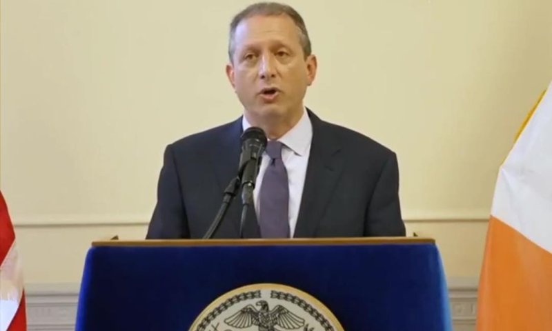 מבקר עיריית ניו יורק קילל ביידיש: "שיקרה לך משהו רע"