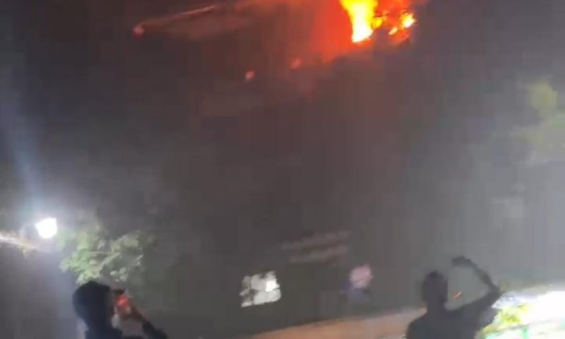 משפחה חרדית ניצלה משריפה: "צעקו להם לרדת והם חשבו שזה גנבים" | כל הפרטים