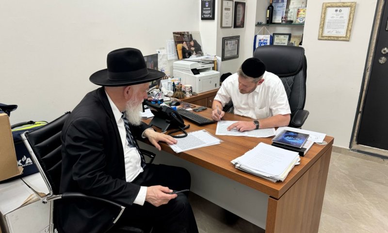 בארגון זק"א מכרו את החמץ במעמד הגר"ח דביר מראשי רבני הארגון