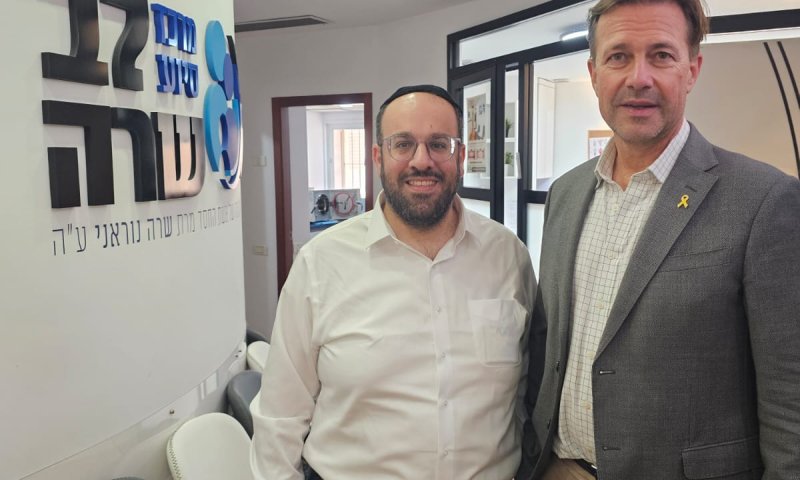 התפעל ממהפכת השיניים: שגריר גרמניה בביקור ב"לב שרה"
