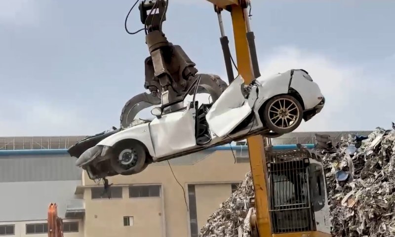 כך הושמד רכב משופר בשווי עשרות אלפי שקלים