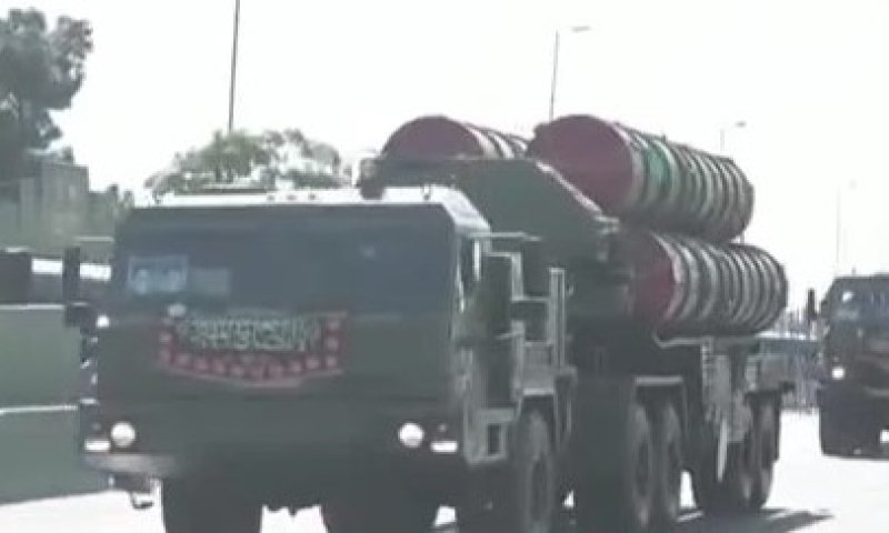 איראן: "מוות לישראל" וטילי S-300 במצעד
