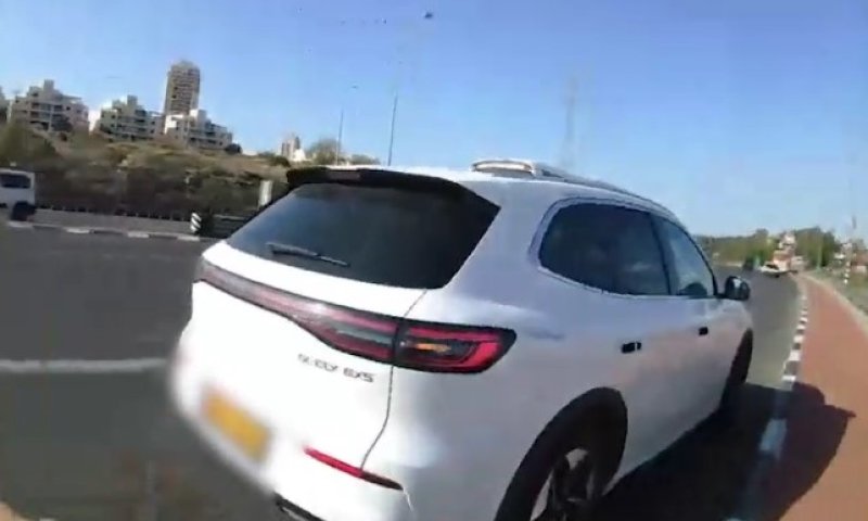 הצעיר עורר את חשדם ונעצר &ndash; זה מה שגילו השוטרים בתא המטען