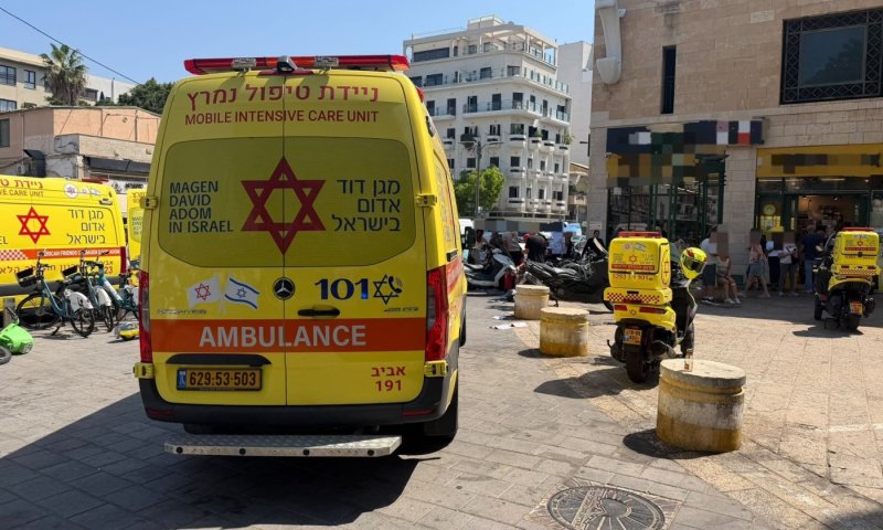 אירוע חריג: לקוח דקר עובדת בסניף בנק בתל אביב, מצבה בינוני