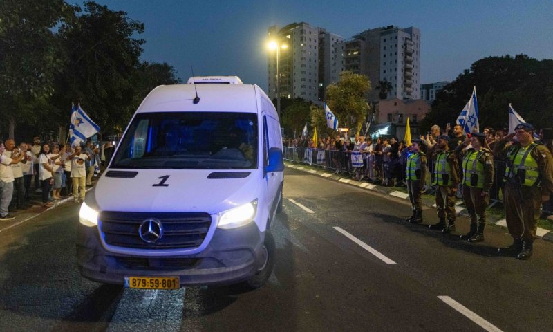 אחרי 11 שנה: חבריו של הדר גולדין הי"ד קיבלו את ארונו