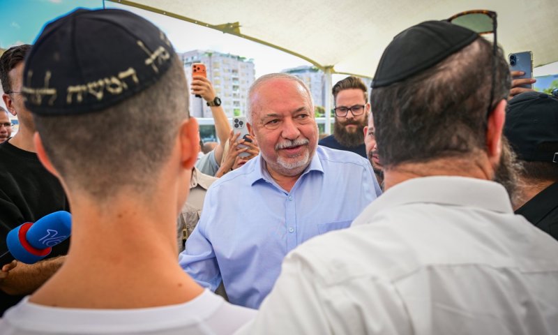 פוסל את נתניהו, החרדים והערבים: האם ליברמן יכול להגיע לרוב הדרוש?