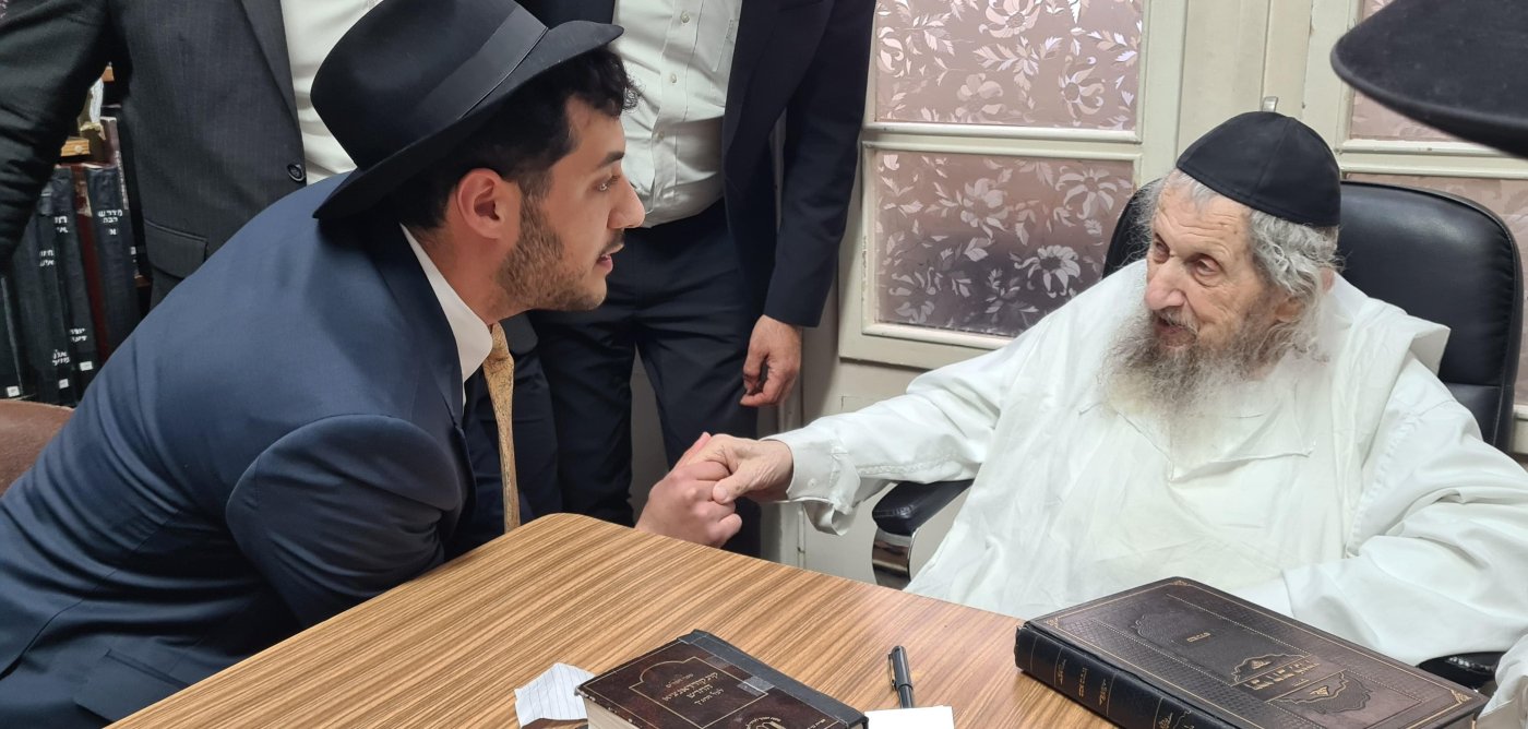 באדיבות
