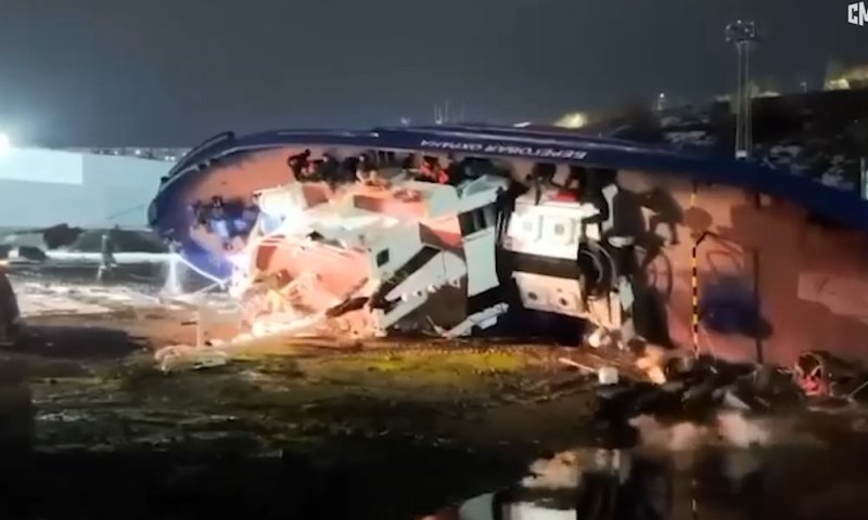 לאחר שעברה תיקון: ספינת סיור רוסית התהפכה בעת השקה מחודשת  