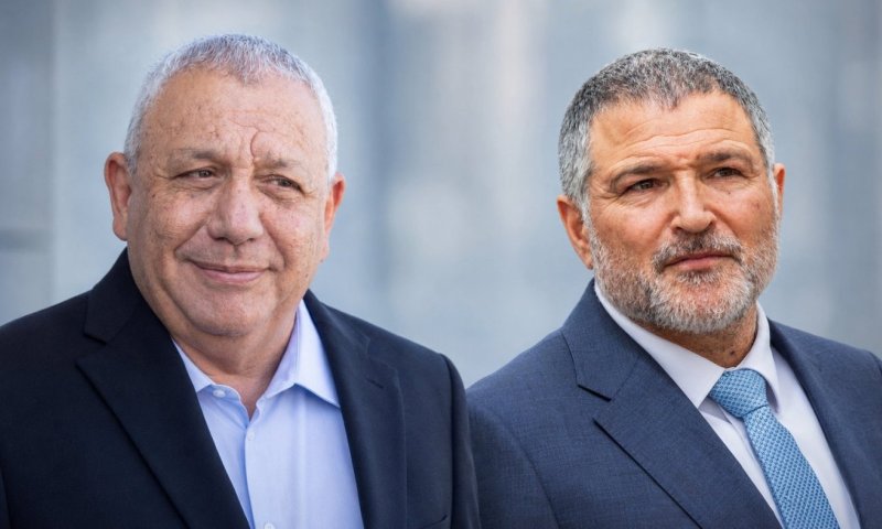 ברקע הביקורת החריפה נגדו: זיני נועד עם איזנקוט