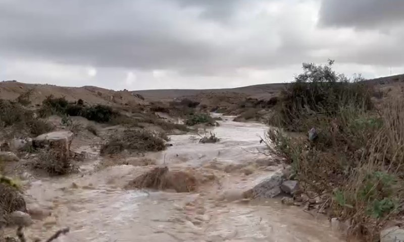 הטבע במלוא עוצמתו: נחלי הדרום בזרימה מרהיבה בעקבות סופת "ביירון"