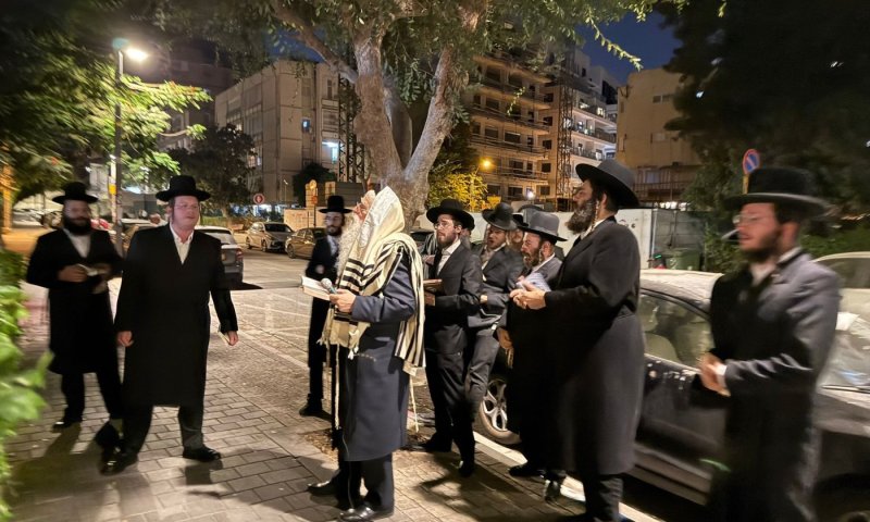 במחאה על רדיפת עולם התורה: סליחות סמוך לבית היועמ"שית