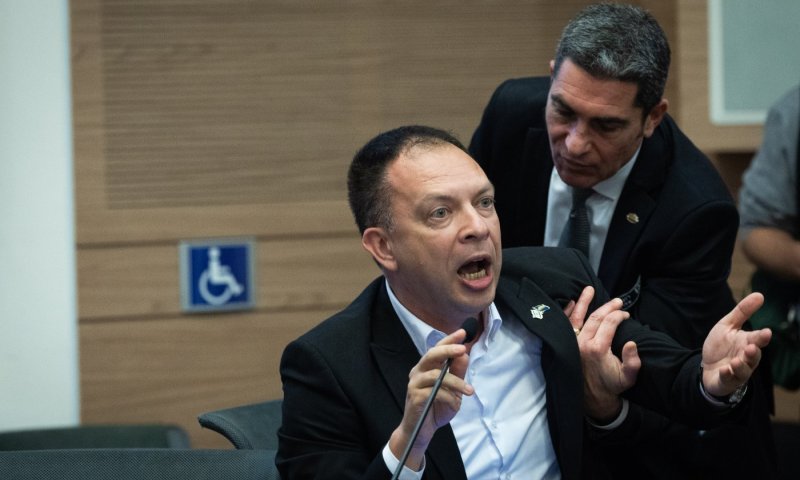 ח&rdquo;כ יש עתיד האשים את נתניהו &ndash; ולא שרד שלוש שאלות ברצף