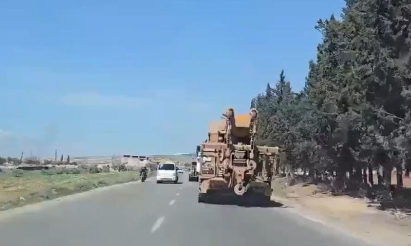 הטורקים לוטשים עיניים: שיירה של צבא טורקיה תועדה בדרכה לבסיס הסורי
