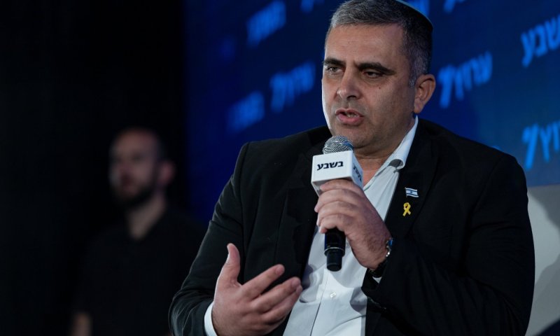 אופיר סופר יתמוך בחוק הגיוס? "ניכר שדברי הרבנים השפיעו עליו"