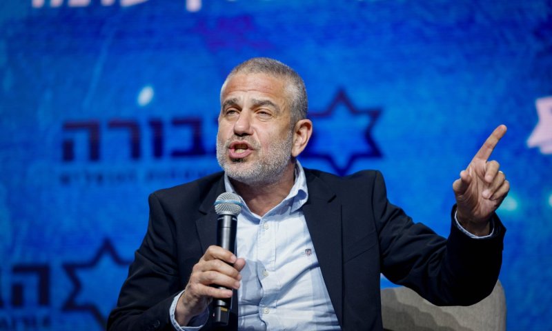 ינון מגל: הצעתי לעמית סגל לעבור לערוץ 14. אם הוא עוזב הם קורסים