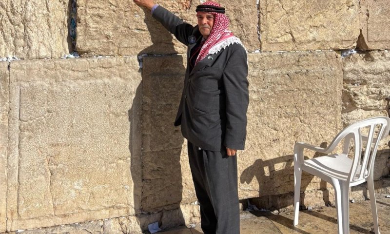 "זו אדמת היהודים": הפעיל הירדני המוסלמי שהתפלל בכותל והרעיד את העולם הערבי