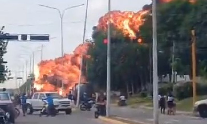 ונצואלה: תיעוד פיצוץ משאית דלק עולה באש