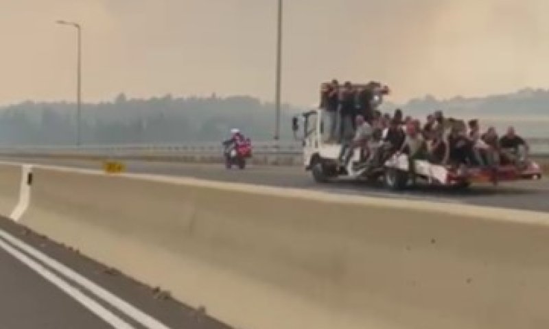 תיעוד מהשריפות בכביש 1: עשרות חולצו על ידי משאית גרר
