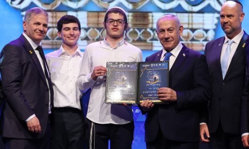 אלעד יניר מפתח תקווה הוא חתן התנ"ך העולמי לשנת תשפ"ה