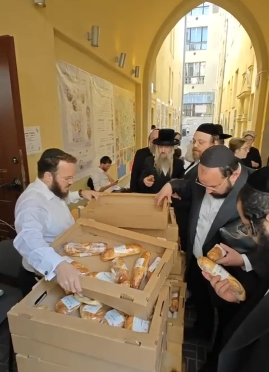 באדיבות המצלם