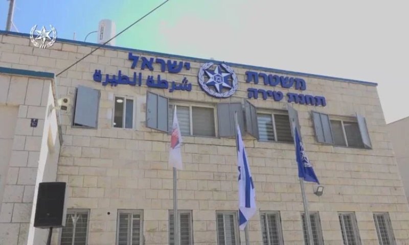 התייעץ עם AI: אישום נגד קטין שביצע פיגוע בתחנת משטרה