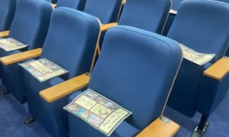 התביעה של פעילות המחאה שחילקו עלונים בבית הכנסת של אדלשטיין 