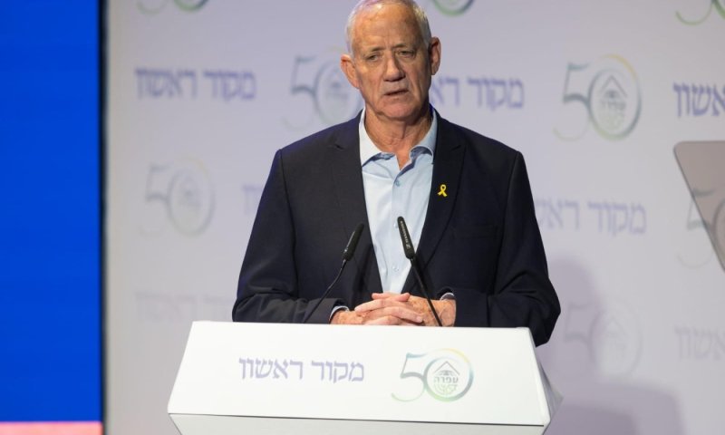 גנץ מפתיע: "מי שמדבר על מדינה פלסטינית - מנותק מהמציאות"