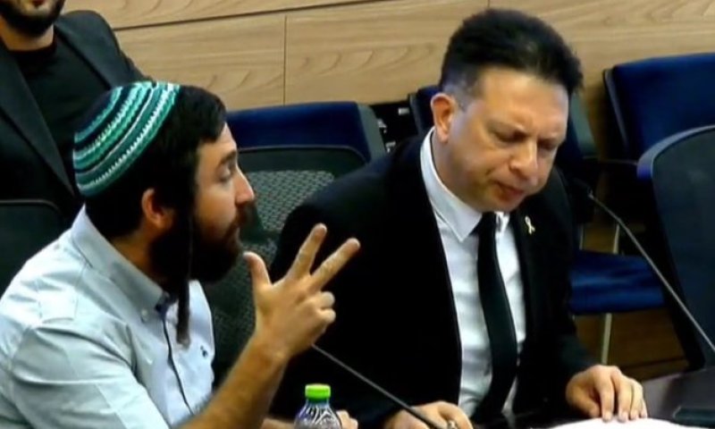 "מיליונים לתיאטרון, אבל על כסף למירון אתה בוכה?" סוכות התפוצץ על בליאק