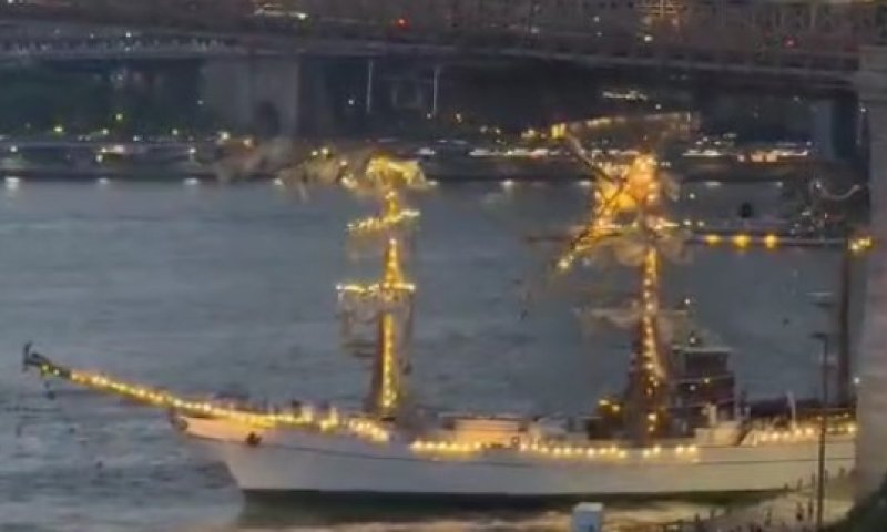 ניו יורק: ספינת אימונים מקסיקנית התנגשה בגשר ברוקלין