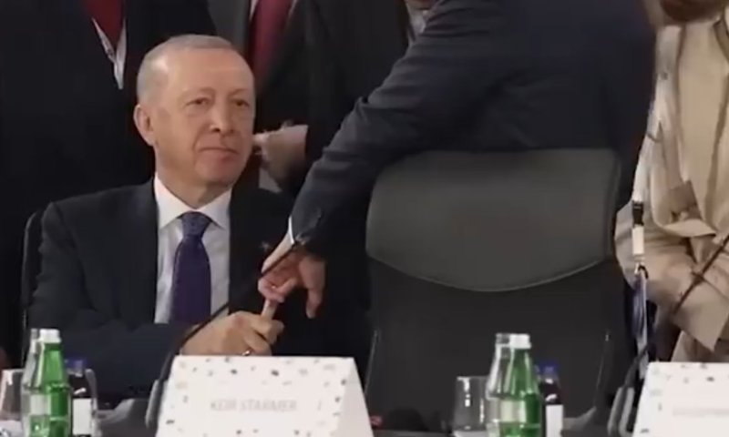 סערה ברשת: התיעוד המביך של ארדואן ומקרון בפסגה
