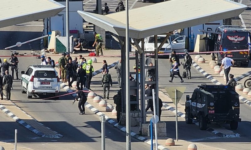 נהרס ביתו של מחבל שביצע פיגוע במחסום המנהרות בתחילת המלחמה