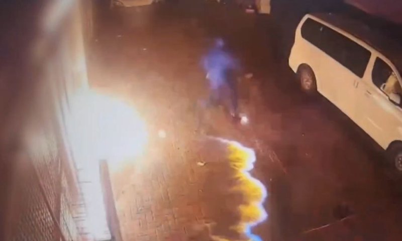 תושב המרכז נאשם בהצתה של מכולת בבני ברק - פעמיים