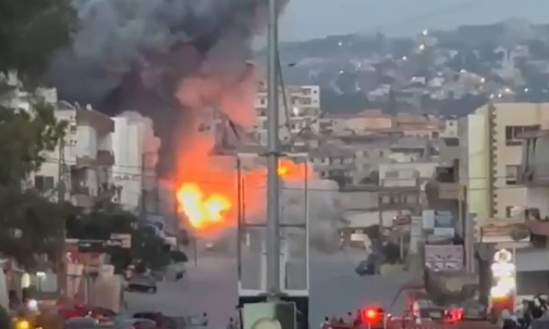 תיעוד בשידור חי: צה"ל תקף משגרי רקטות וטילים בדרום לבנון