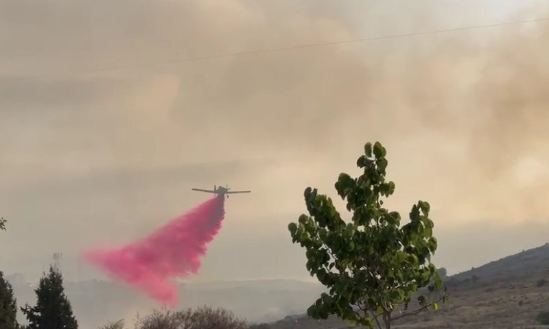 שריפה פרצה סמוך לראש העין: האש כובתה בסיוע אווירי