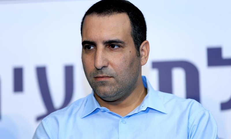 "אתה החשוך": ירון אברהם התפוצץ על העיתונאי &ndash; ברקע קרב על הזהות היהודית