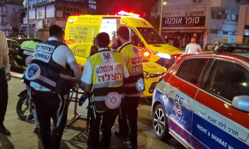 אירוע דקירה בבני ברק: בן 35 במצב קשה; הובא למרפאה ופונה לבית החולים