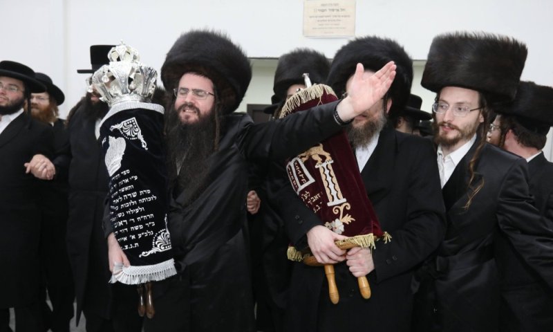 נותרו 24 שעות אחרונות להגרלת יד לאחים על ספר התורה מהודר