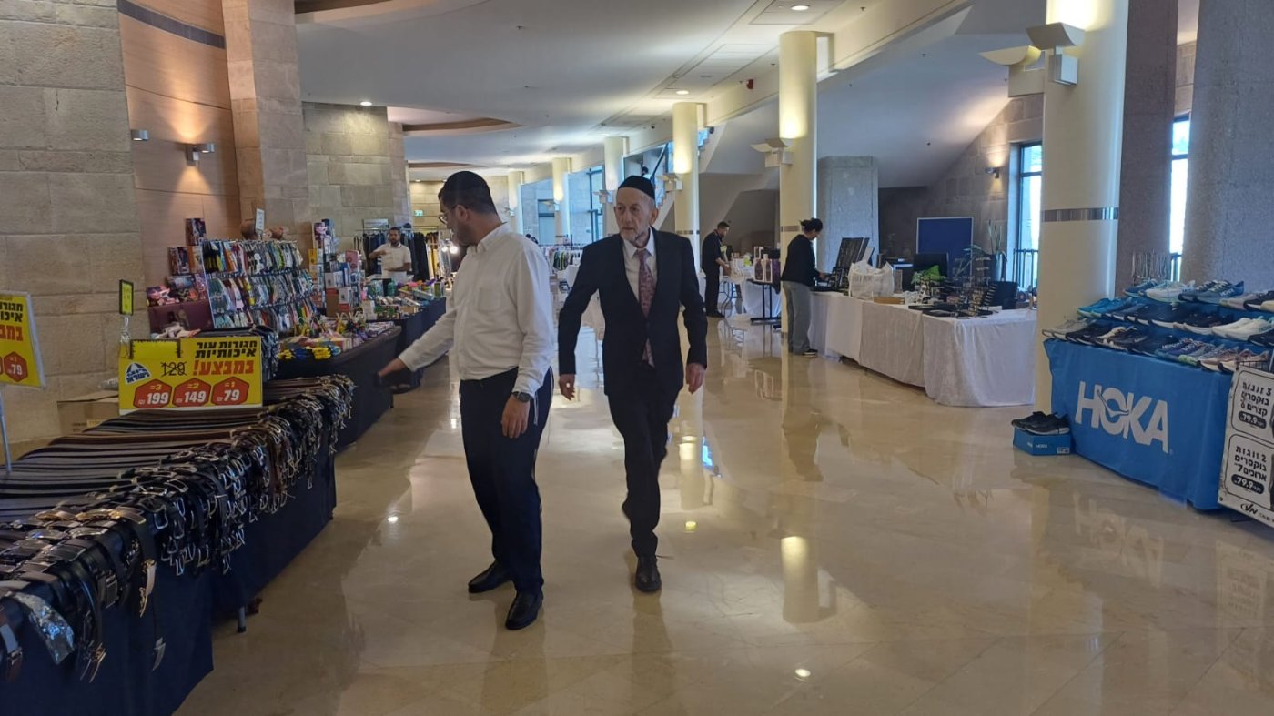 באדיבות המצלם