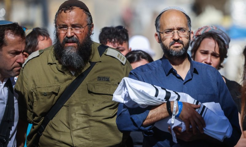 חננאל גז בהלוויית בנו התינוק רביד חיים הי"ד: "הלב שלי שבור פעמיים"