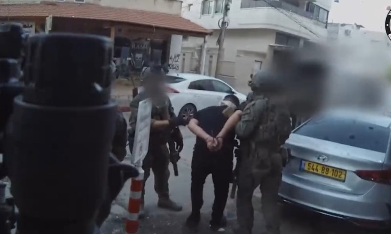נשלף ממיטתו: כך נלכד החשוד שהוברח מזירת פשע על ידי פורעים