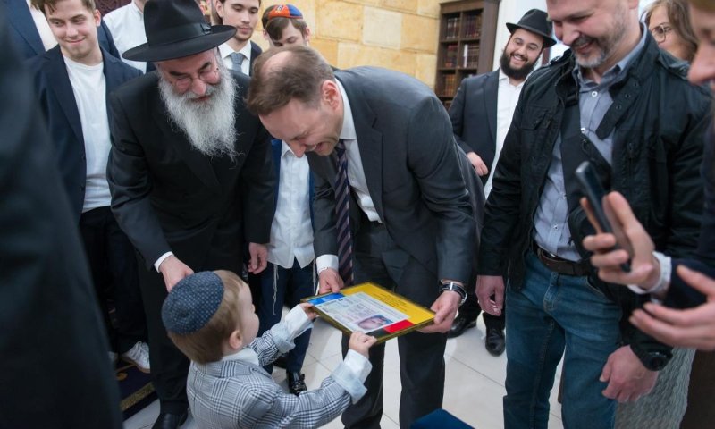 משלחת גרמנית נפגשה עם ילדים יהודים שניצלו בסיועה | מרגש