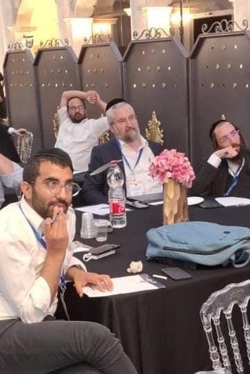 באדיבות המצלם