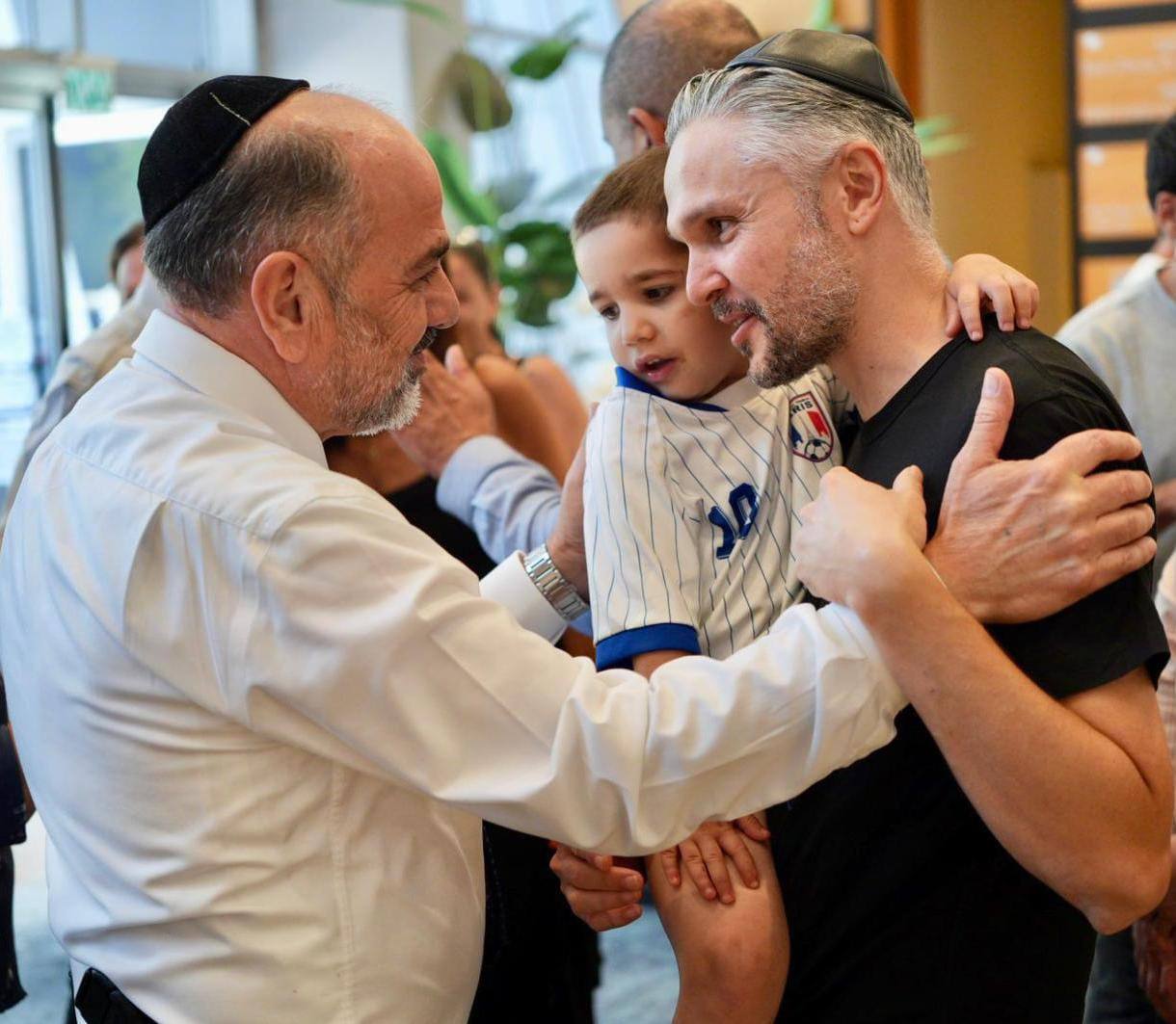 באדיבות המצלם