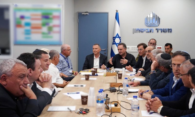 איראן תכננה ליזום מתקפה של 500 טילים &ndash; כ"ץ: "הקדמנו אותם"