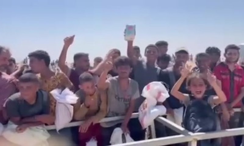 העזתים מודים לטראמפ: "כל העולם אוהב אותך"