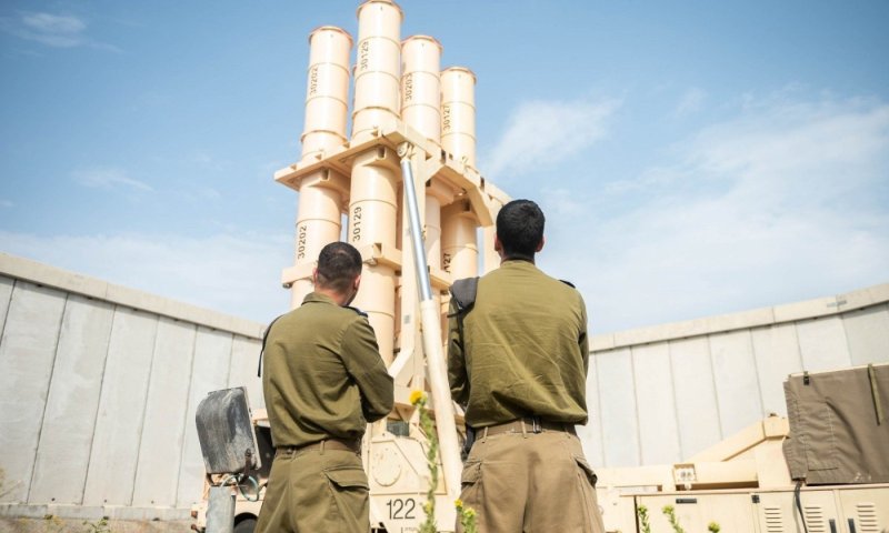 12 ימי יירוט בעיניים של לוחם 'חץ': "מגנים על הבית &ndash; הלכה למעשה"