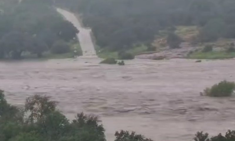 רגעי האימה בטקסס: מצלמות תיעדו את תחילת השיטפון הקטלני