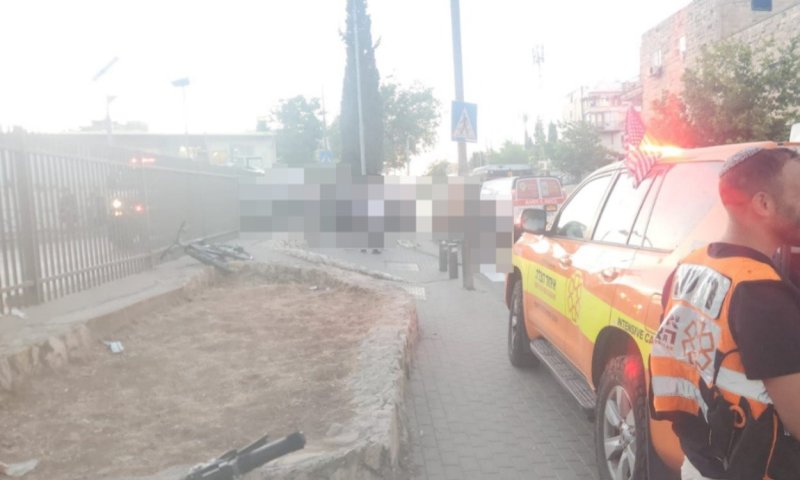 תאונה חריגה בירושלים: אופנוע פגע בעגלת תינוק ופצע פעוטה