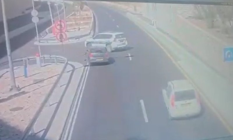 צפו: ניידת מג"ב ביצעה פרסה אסורה וגרמה לתאונה קשה